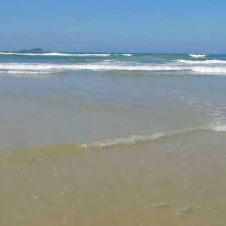 Ap lado praia Enseada.-3